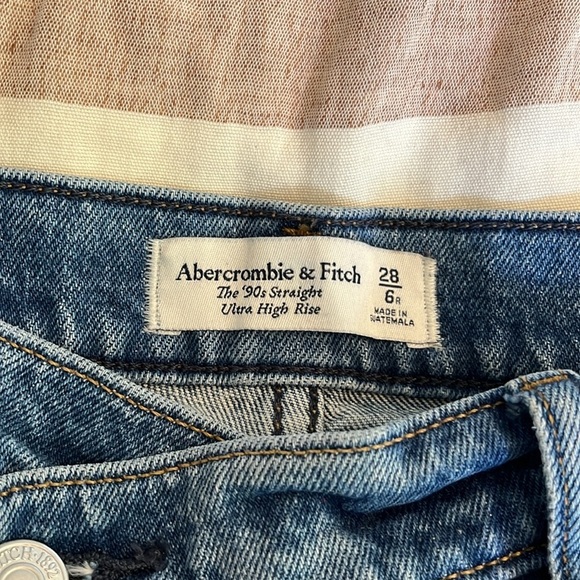 Abercrombie & Fitch The 90's Straight Ultra High Rise Criss Cross Size 28R - Picture 6 of 14